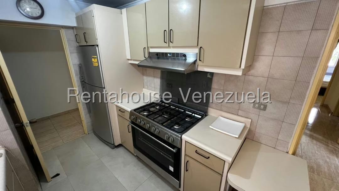 Apartamento (1 Nivel) en Alquiler en La Florida, Distrito Metropolitano - 12