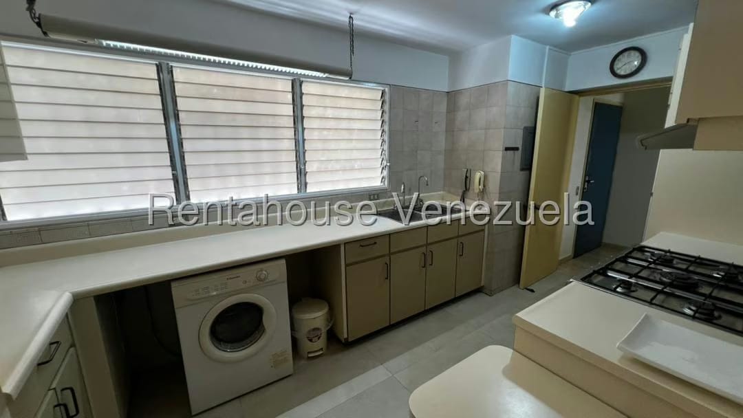 Apartamento (1 Nivel) en Alquiler en La Florida, Distrito Metropolitano - 13