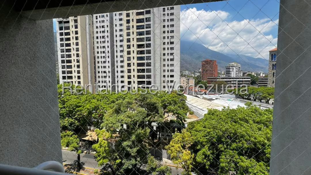 Apartamento (1 Nivel) en Alquiler en La Florida, Distrito Metropolitano - 14