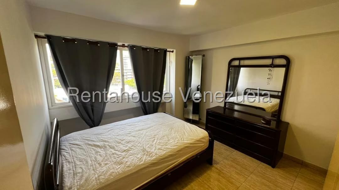 Apartamento (1 Nivel) en Alquiler en La Florida, Distrito Metropolitano - 15