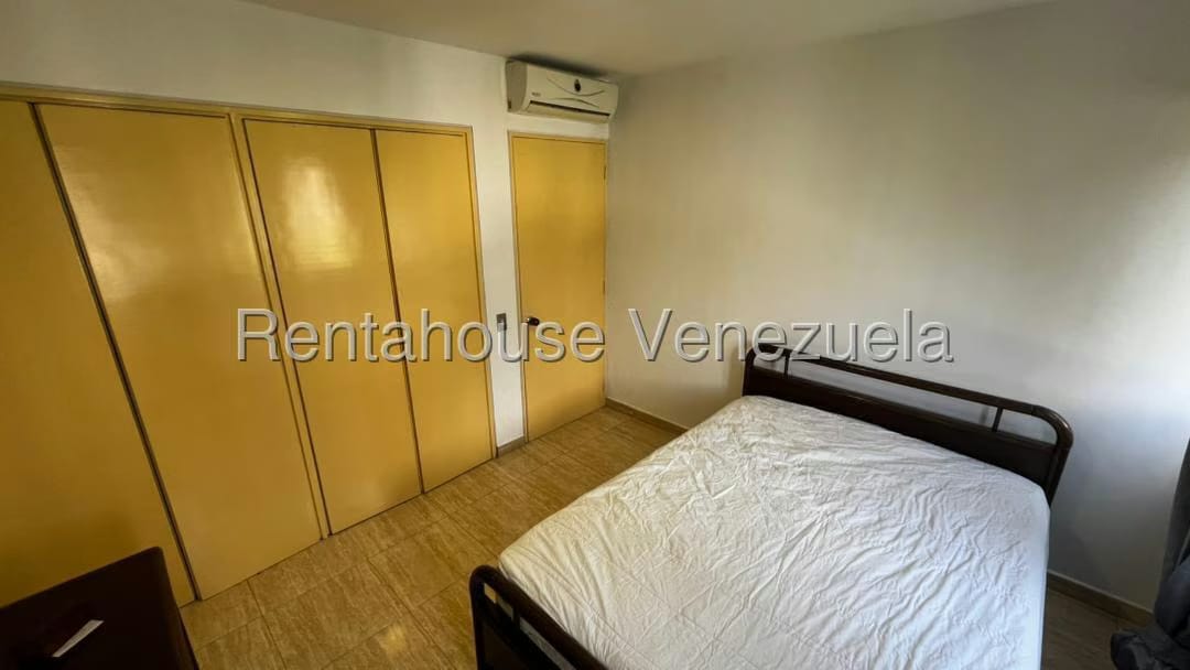 Apartamento (1 Nivel) en Alquiler en La Florida, Distrito Metropolitano - 16