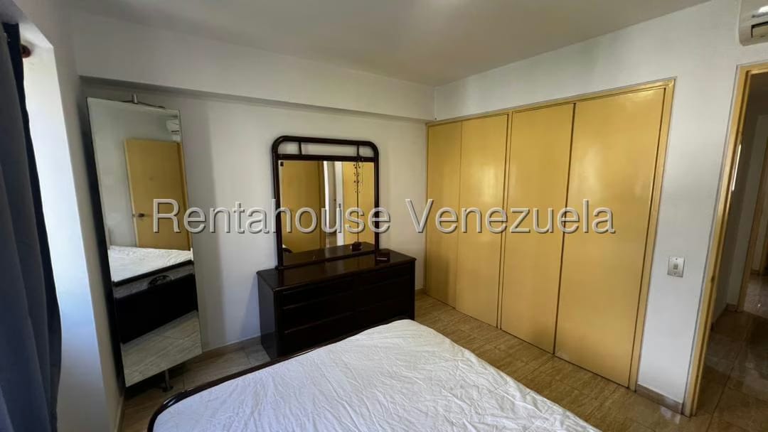 Apartamento (1 Nivel) en Alquiler en La Florida, Distrito Metropolitano - 17