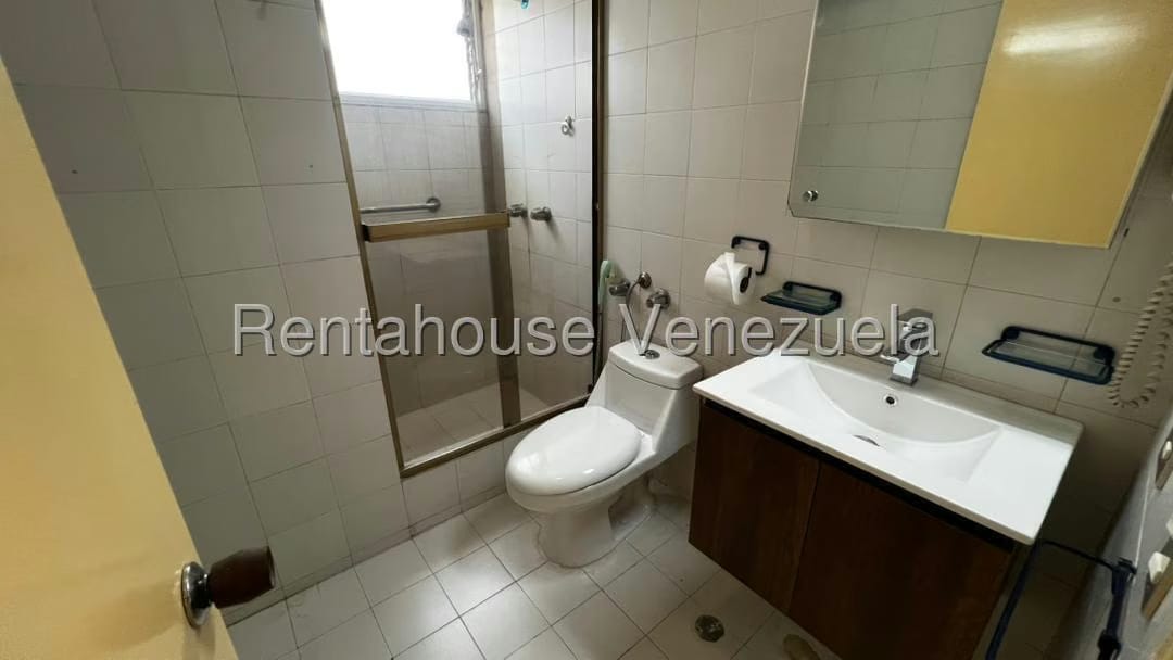 Apartamento (1 Nivel) en Alquiler en La Florida, Distrito Metropolitano - 18