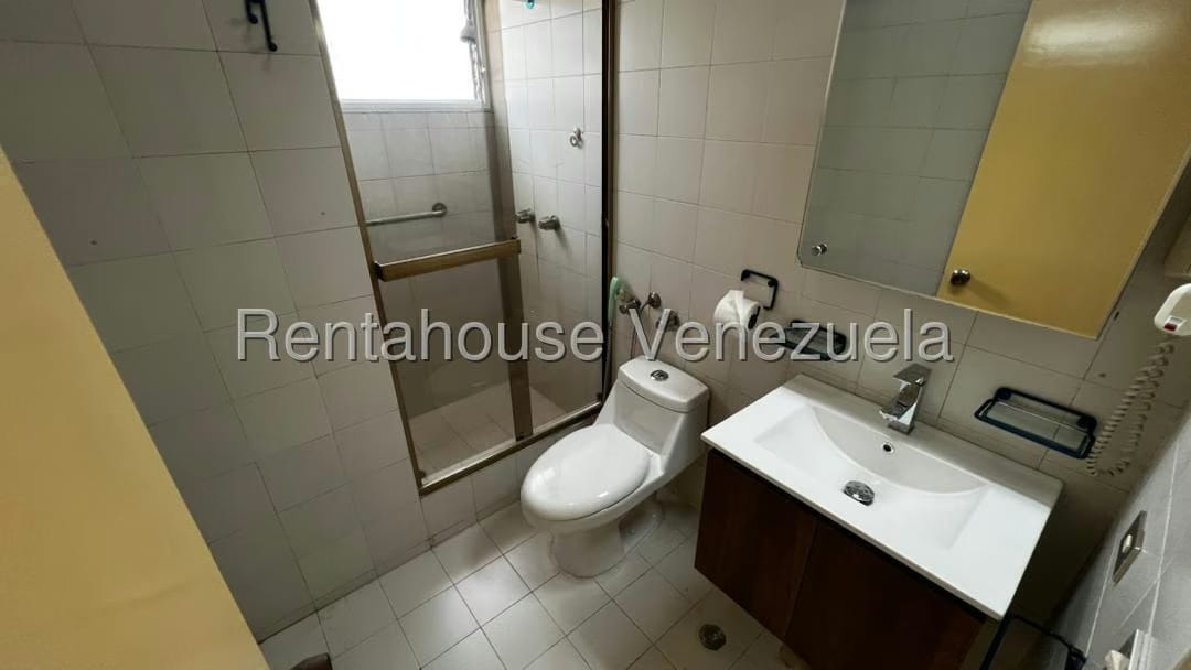 Apartamento (1 Nivel) en Alquiler en La Florida, Distrito Metropolitano - 20