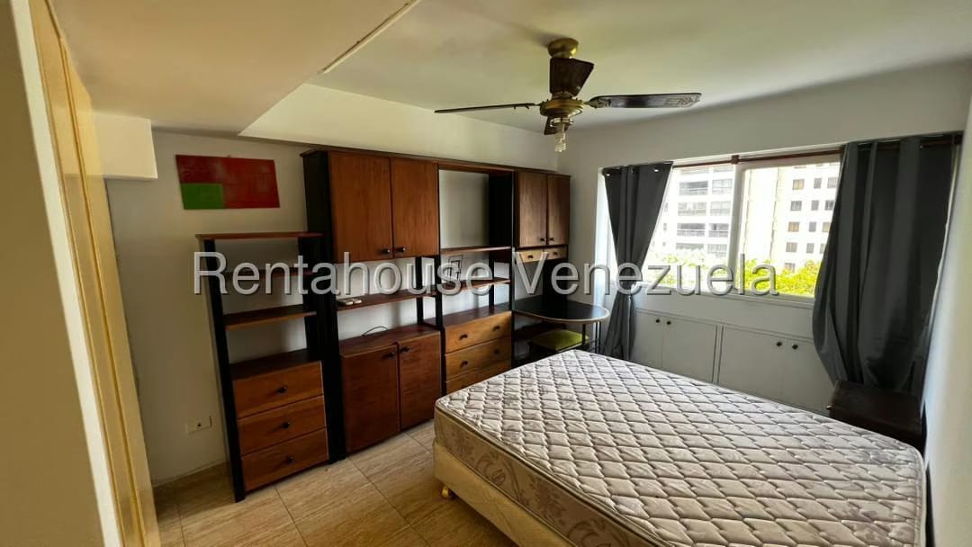 Apartamento (1 Nivel) en Alquiler en La Florida, Distrito Metropolitano - 21