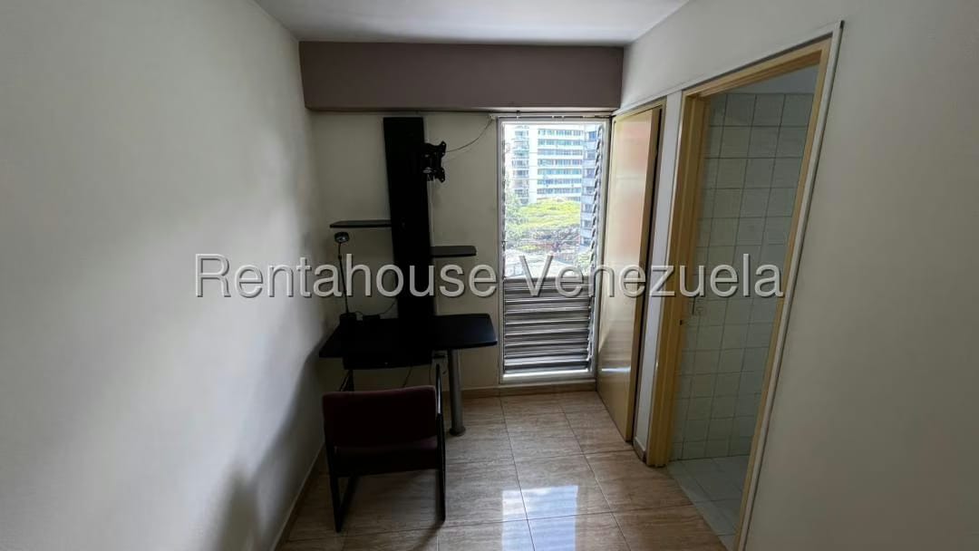Apartamento (1 Nivel) en Alquiler en La Florida, Distrito Metropolitano - 23