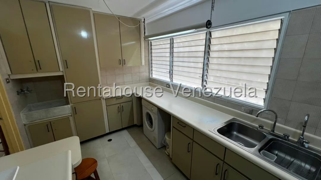 Apartamento (1 Nivel) en Alquiler en La Florida, Distrito Metropolitano - 10