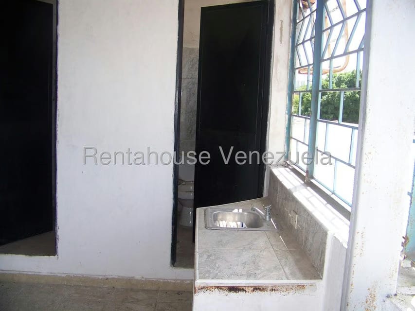 Comercial (Galpon - Deposito) en Alquiler en Las Barrancas, Miranda - 21