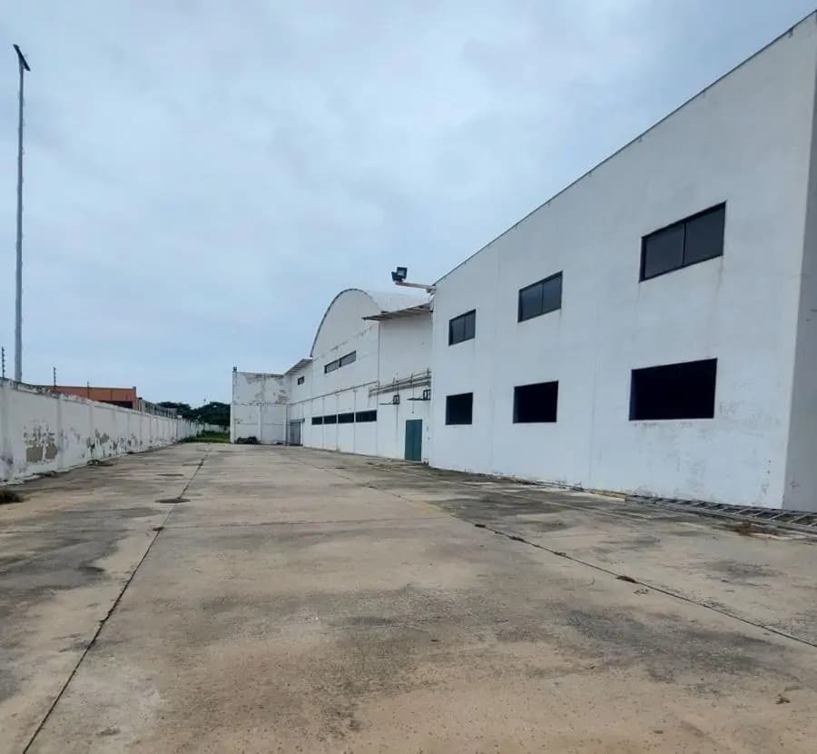 Galpon en Venta en Av. Ernesto Branger Valencia - 8