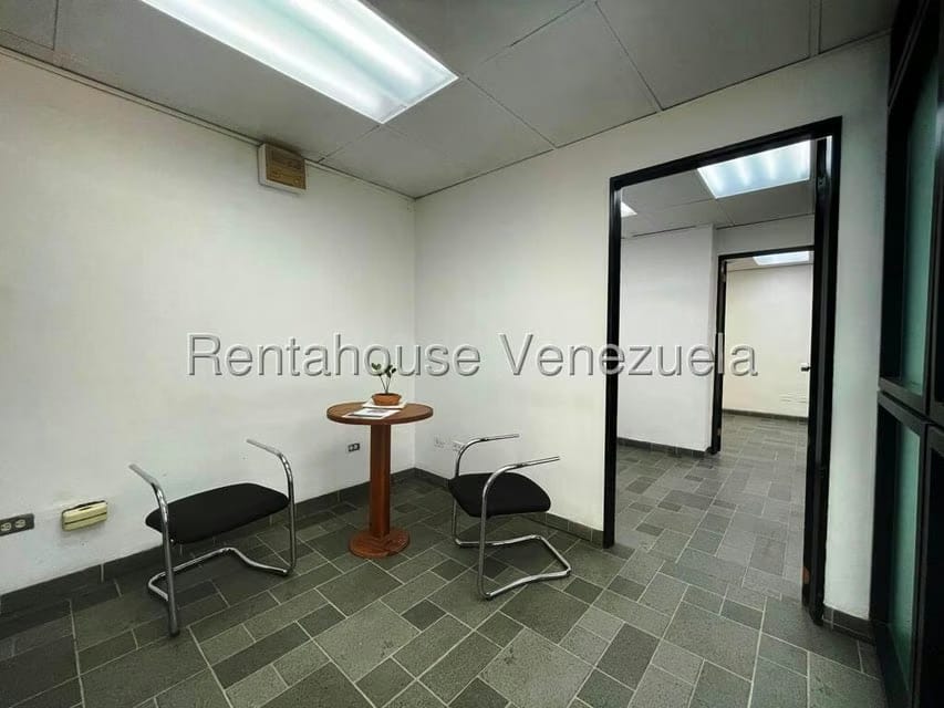 Comercial (Oficina) en Venta en Los Samanes, Distrito Metropolitano - 2