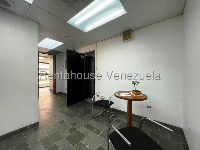 Comercial (Oficina) en Venta en Los Samanes, Distrito Metropolitano - 3