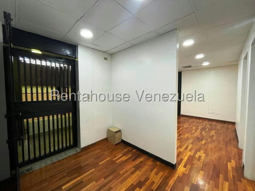 Comercial (Oficina) en Venta en Los Samanes, Distrito Metropolitano - 24