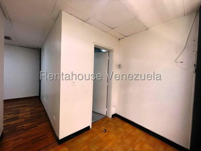 Comercial (Oficina) en Venta en Los Samanes, Distrito Metropolitano - 35