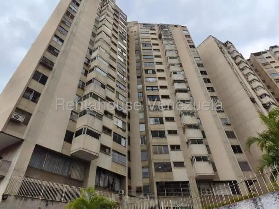 Apartamento en Venta en el bosque Caracas - 11
