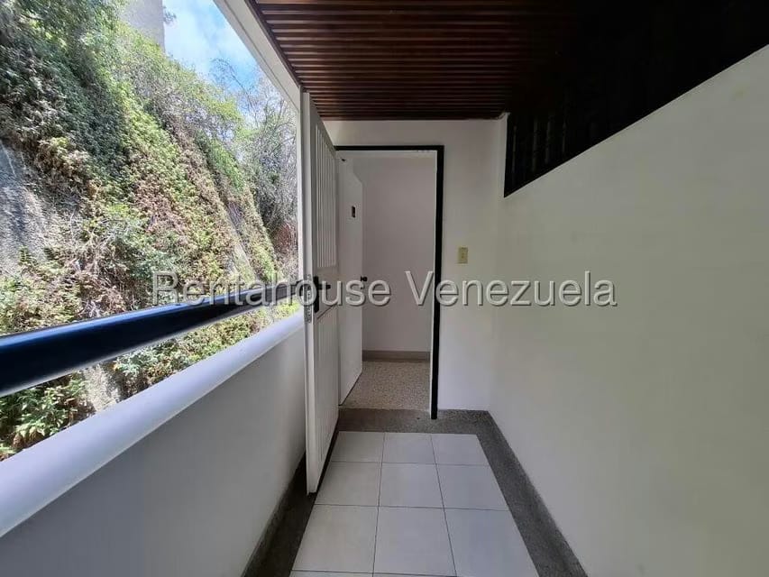 Apartamento (1 Nivel) en Alquiler en Colinas de Bello Monte, Distrito Metropolitano - 2