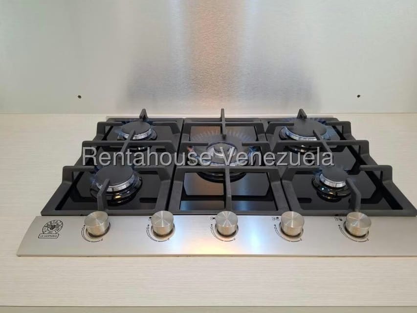 Apartamento (1 Nivel) en Alquiler en Colinas de Bello Monte, Distrito Metropolitano - 12