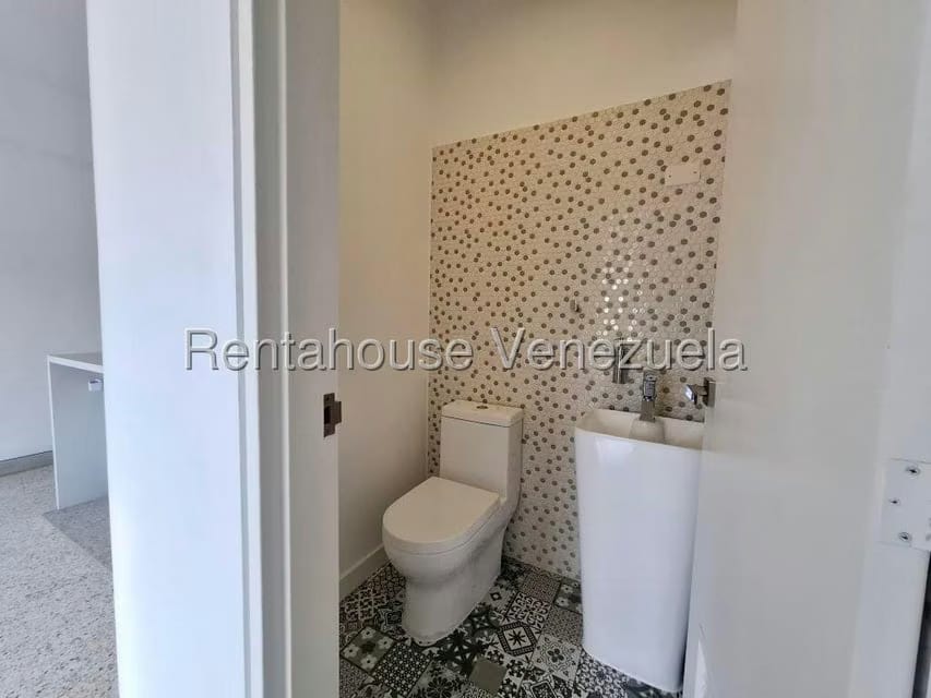 Apartamento (1 Nivel) en Alquiler en Colinas de Bello Monte, Distrito Metropolitano - 13