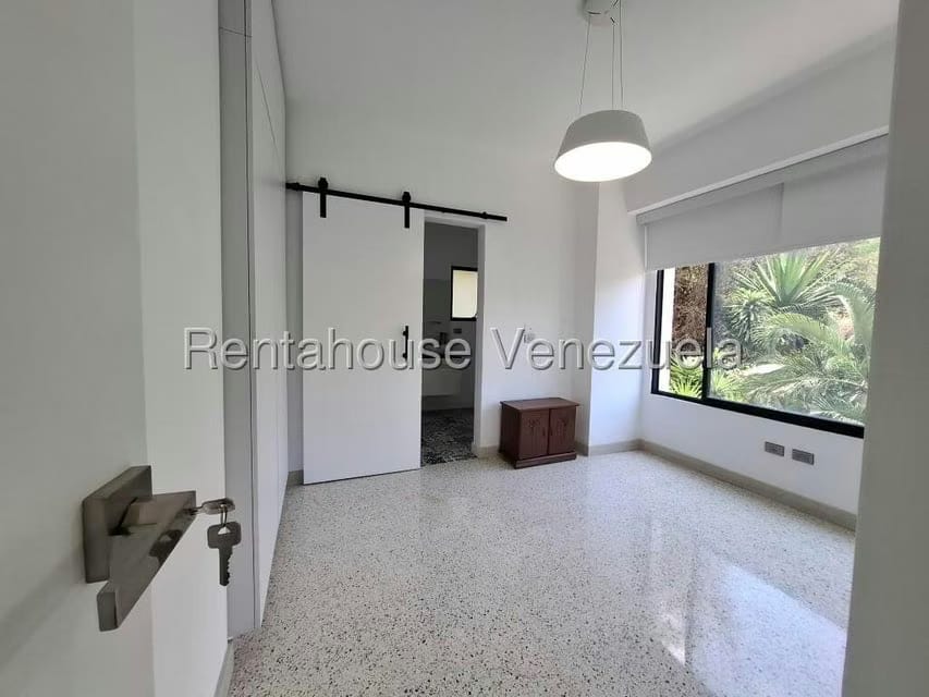 Apartamento (1 Nivel) en Alquiler en Colinas de Bello Monte, Distrito Metropolitano - 17