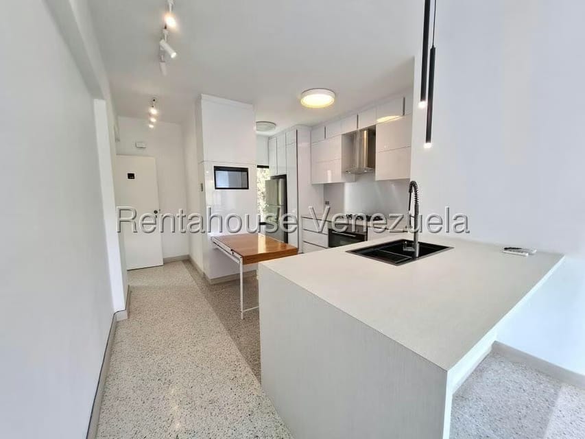 Apartamento (1 Nivel) en Alquiler en Colinas de Bello Monte, Distrito Metropolitano - 4