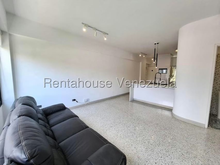 Apartamento (1 Nivel) en Alquiler en Colinas de Bello Monte, Distrito Metropolitano - 5