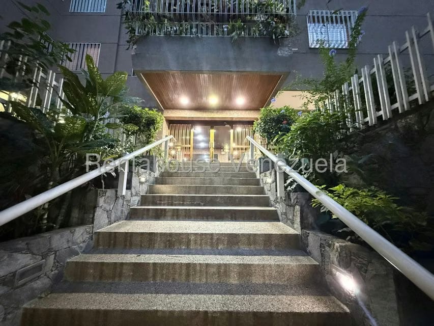 Apartamento (1 Nivel) en Venta en La Urbina, Distrito Metropolitano - 2