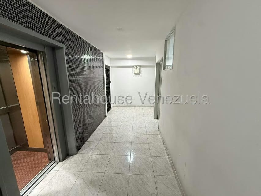 Apartamento (1 Nivel) en Venta en La Urbina, Distrito Metropolitano - 3