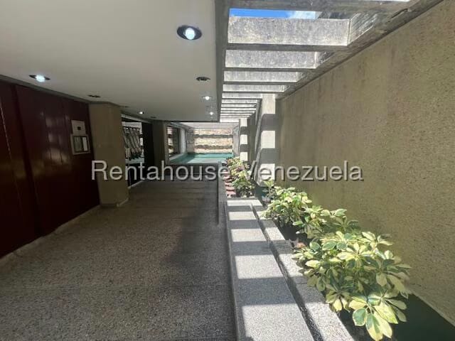 Apartamento (1 Nivel) en Venta en La Florida, Distrito Metropolitano - 2