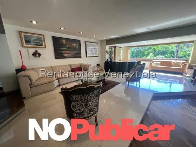 Apartamento (1 Nivel) en Venta en La Florida, Distrito Metropolitano - 3