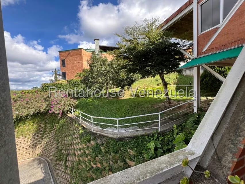 Casa (Duplex) en Venta en Oripoto, Distrito Metropolitano - 11