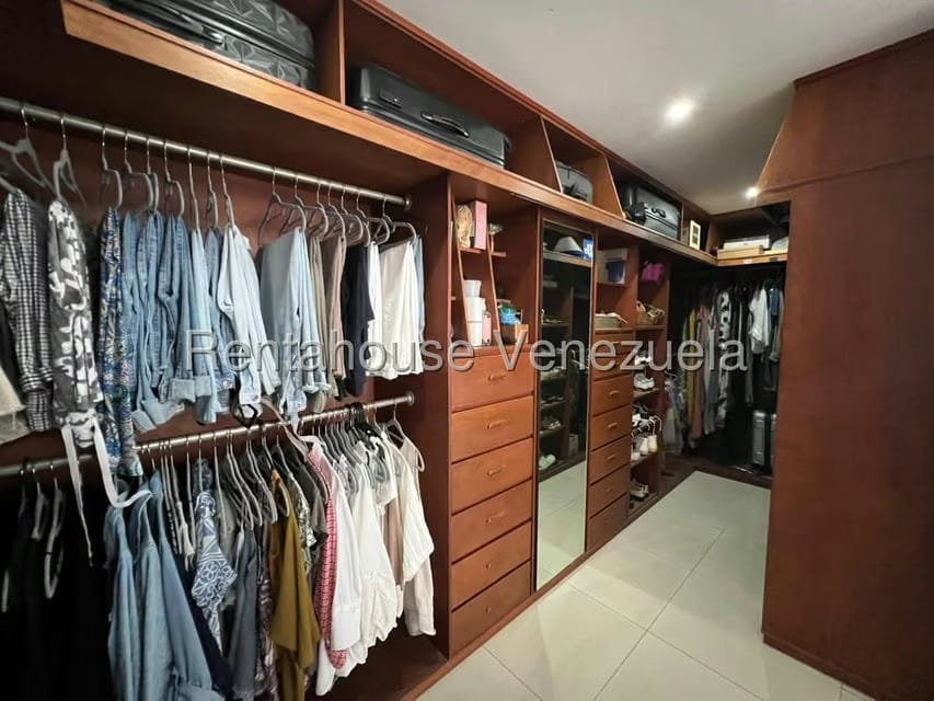 Casa (Duplex) en Venta en Oripoto, Distrito Metropolitano - 33