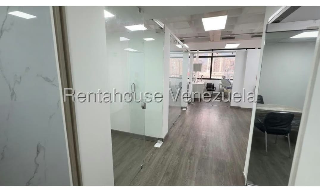 Comercial (Oficina) en Alquiler en Los Cortijos de Lourdes, Distrito Metropolitano - 2