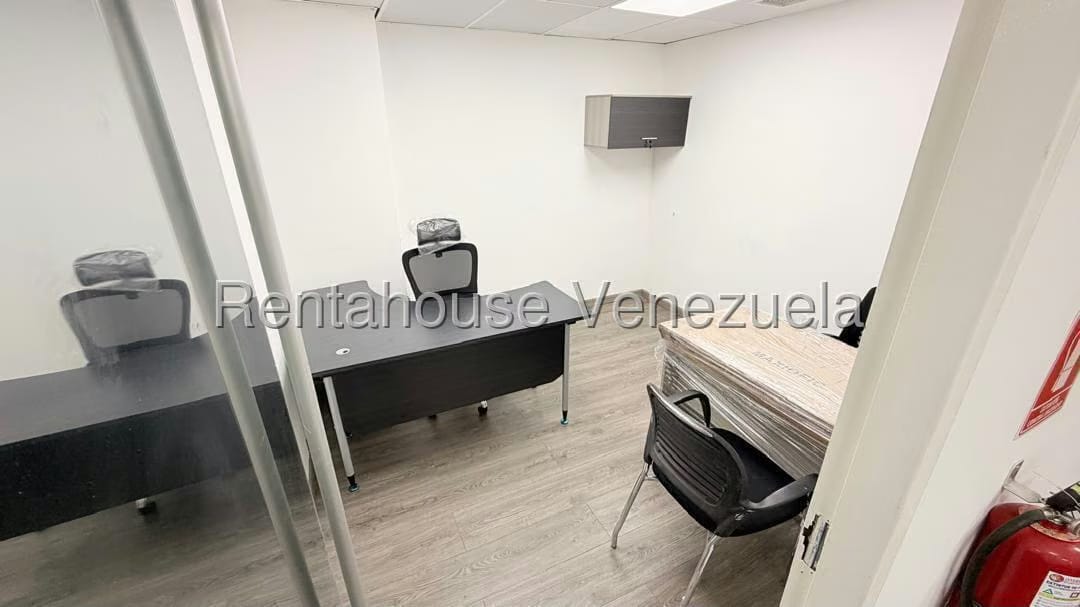 Comercial (Oficina) en Alquiler en Los Cortijos de Lourdes, Distrito Metropolitano - 3