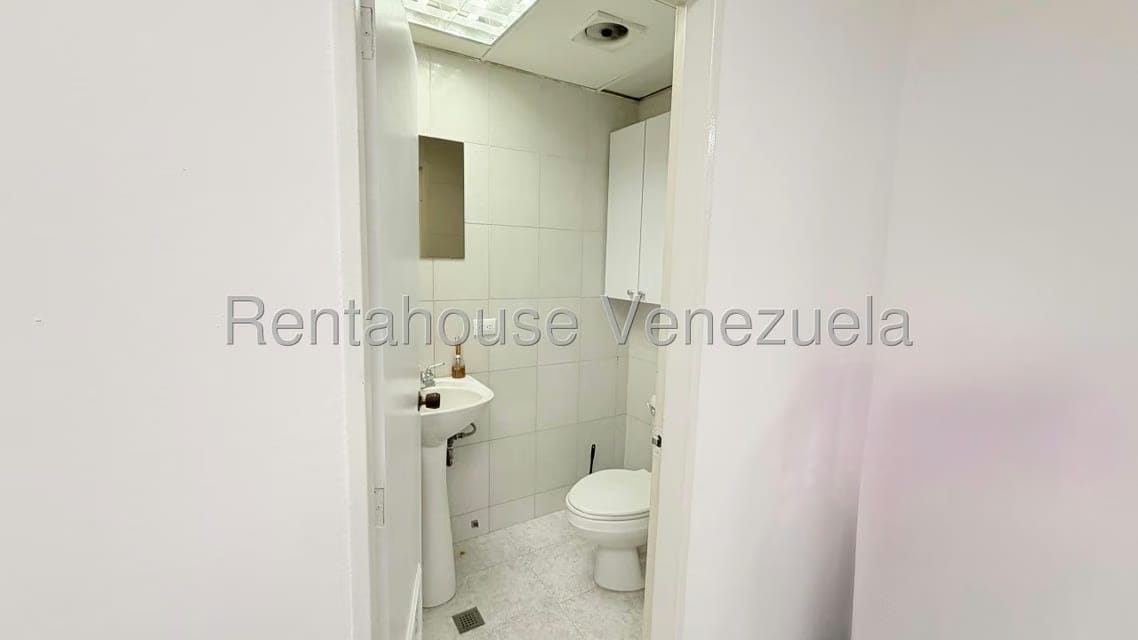 Comercial (Oficina) en Alquiler en Los Cortijos de Lourdes, Distrito Metropolitano - 9