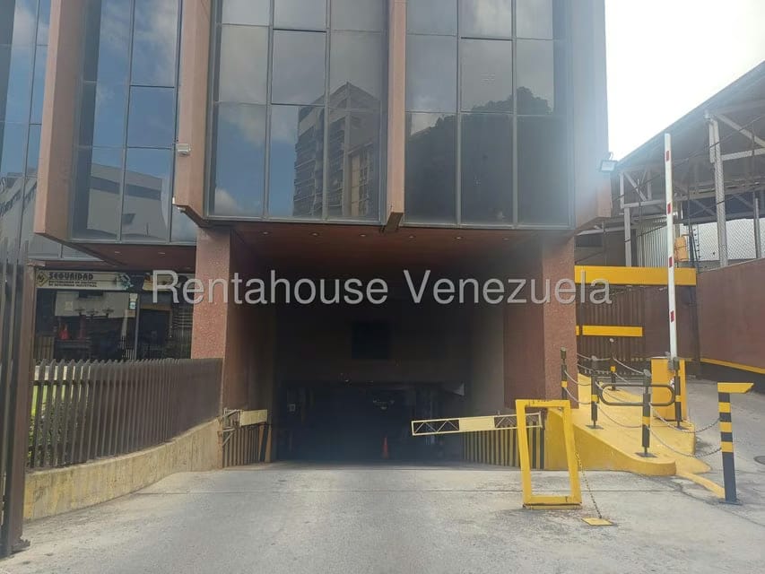 Comercial (Estacionamiento) en Venta en Los Dos Caminos, Distrito Metropolitano