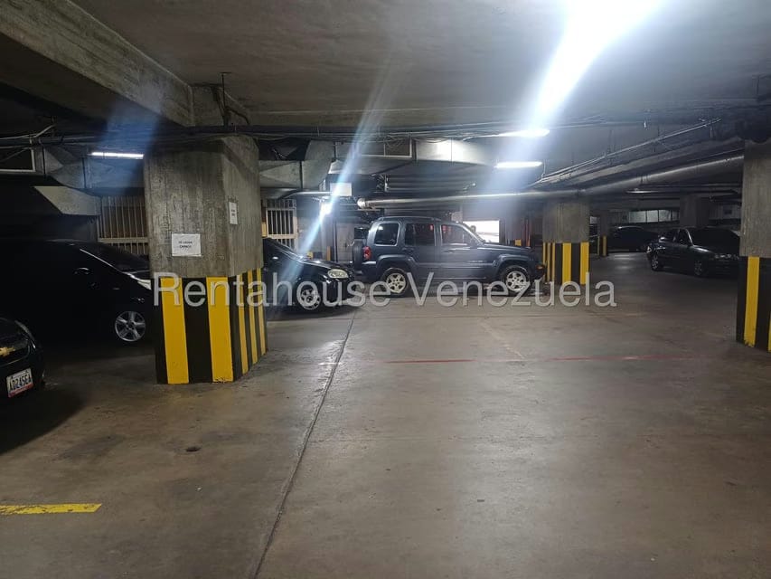 Comercial (Estacionamiento) en Venta en Los Dos Caminos, Distrito Metropolitano - 11