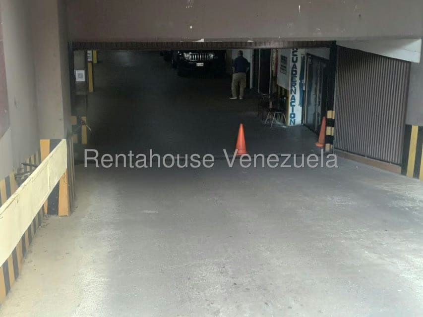 Comercial (Estacionamiento) en Venta en Los Dos Caminos, Distrito Metropolitano - 3
