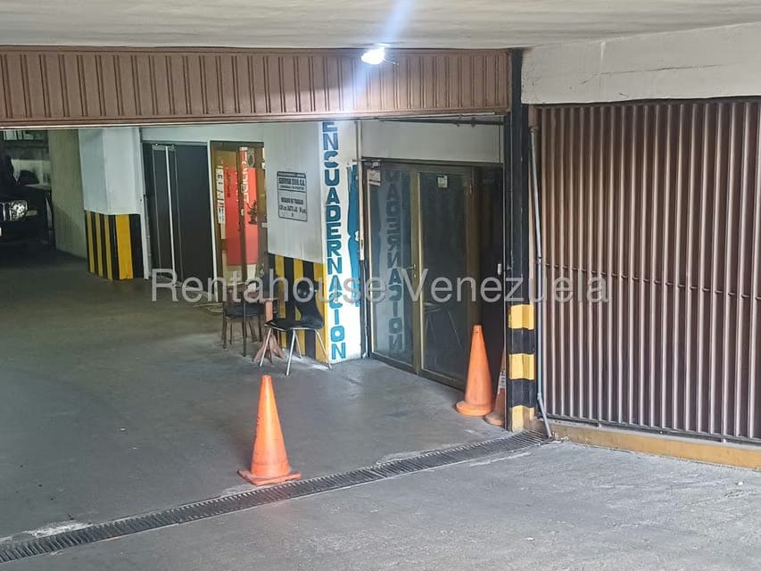 Comercial (Estacionamiento) en Venta en Los Dos Caminos, Distrito Metropolitano - 4