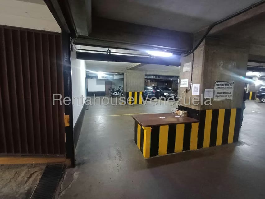 Comercial (Estacionamiento) en Venta en Los Dos Caminos, Distrito Metropolitano - 8