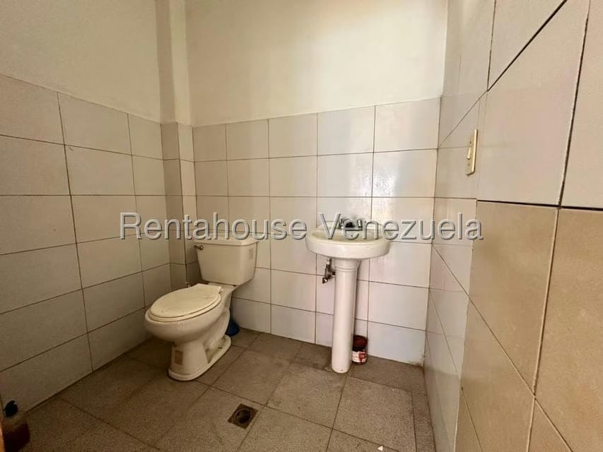 Comercial (Local Comercial) en Alquiler en Catia, Distrito Metropolitano - 11