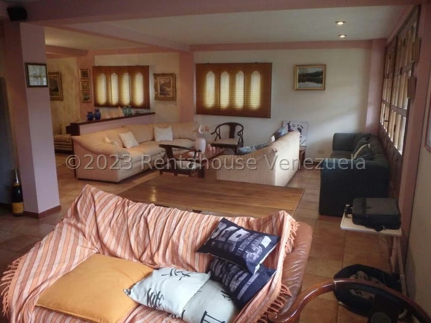 Casa (Multipes Niveles) en Venta en Cumbres de Curumo, Distrito Metropolitano - 24