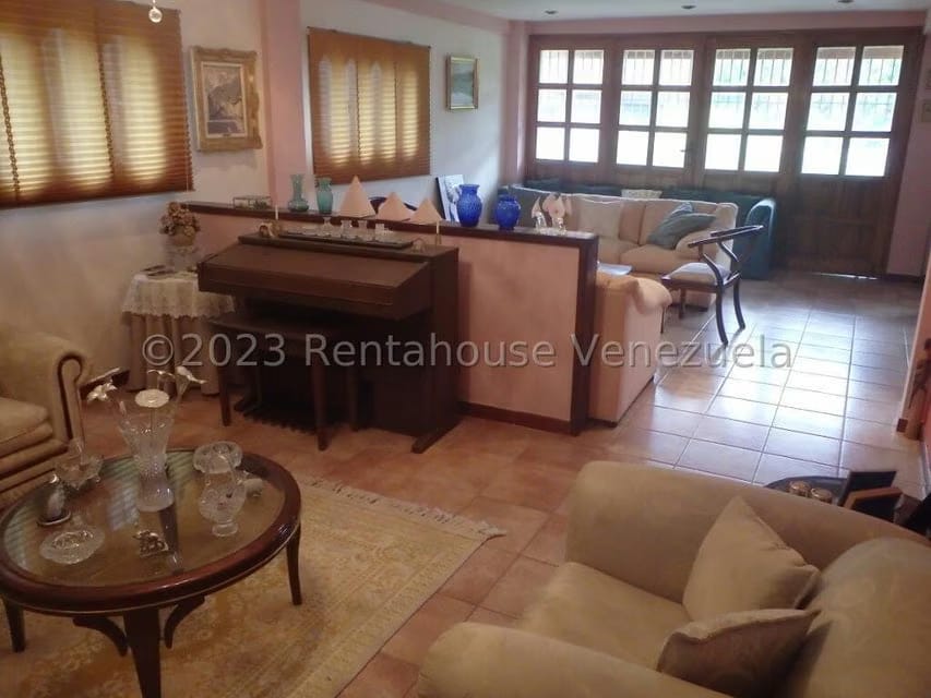 Casa (Multipes Niveles) en Venta en Cumbres de Curumo, Distrito Metropolitano - 27