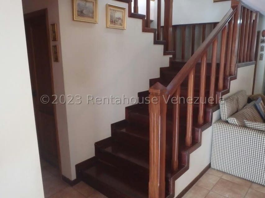 Casa (Multipes Niveles) en Venta en Cumbres de Curumo, Distrito Metropolitano - 28