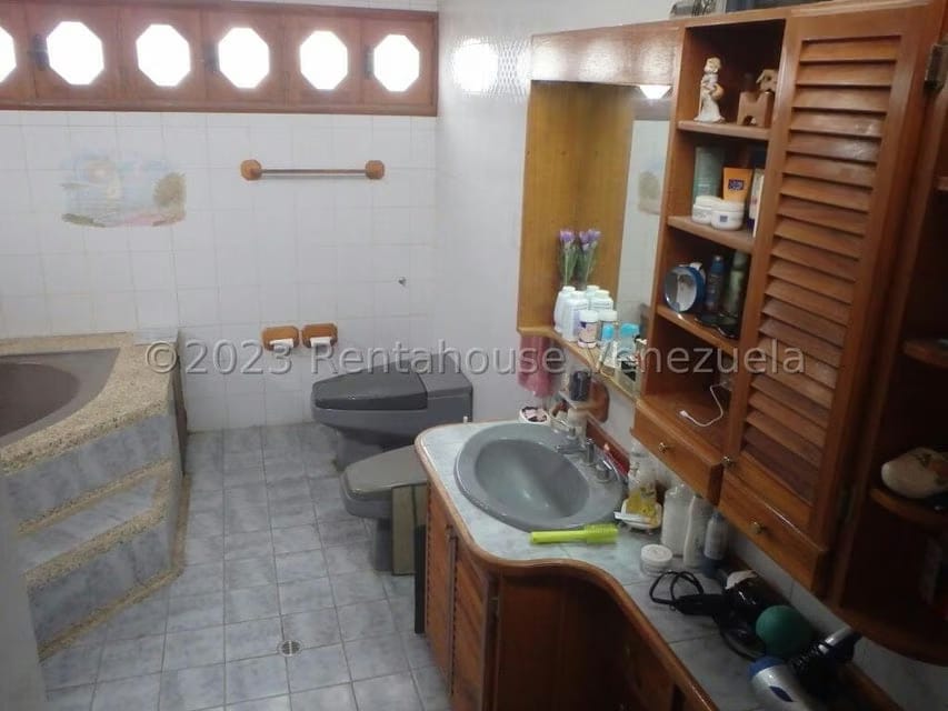 Casa (Multipes Niveles) en Venta en Cumbres de Curumo, Distrito Metropolitano - 41