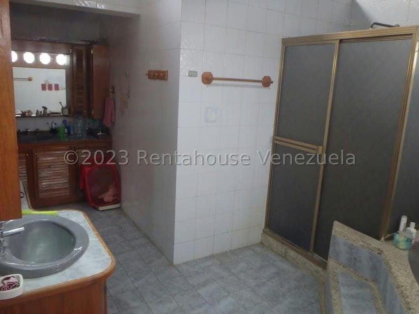 Casa (Multipes Niveles) en Venta en Cumbres de Curumo, Distrito Metropolitano - 43