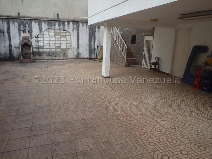 Casa (Multipes Niveles) en Venta en Cumbres de Curumo, Distrito Metropolitano - 55