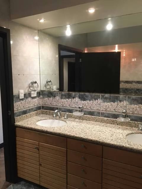 Hermoso, amplio y moderno apartamento. Urb. Miranda - 14