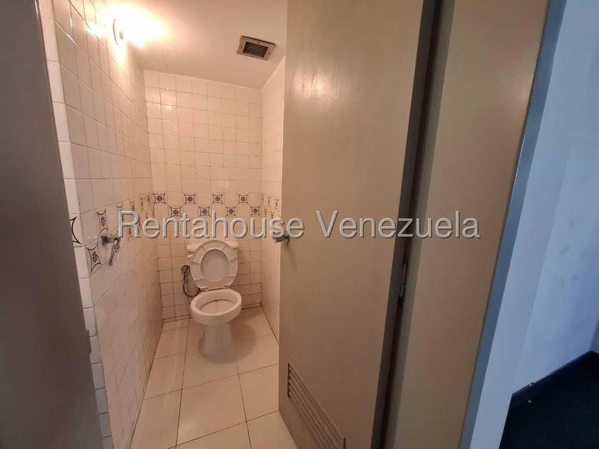 Comercial (Local Comercial) en Alquiler en Los Palos Grandes, Distrito Metropolitano - 7