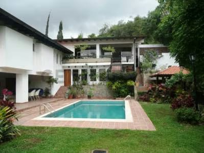 Se vende Casa en en Cerro Verde para remodelar