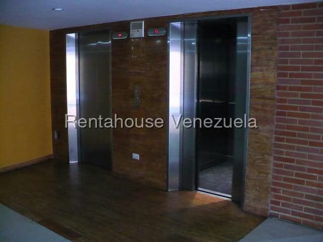 Apartamento (1 Nivel) en Alquiler en Santa Monica, Distrito Metropolitano - 3