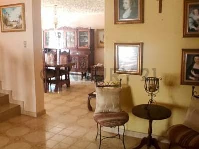 CENTURY 21 Confort Casa en la Urb El Pedregal ideal para remodelar Ubicado e - 2